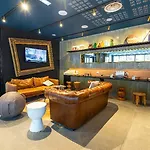 Le Hüb Apartahotel